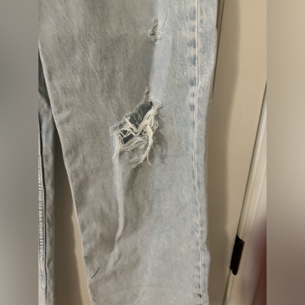 NWT Gap wide legged distressed baggy jeans. - Picture 4 of 7